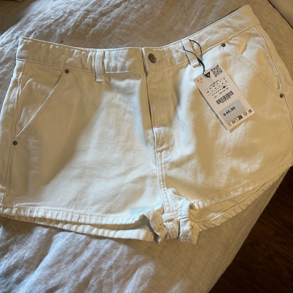 NWT ZARA- White Jean Shorts - Picture 3 of 4